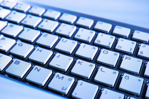 Смартфоны, губки для посуды и форточки. Шесть привычек, ухудшающих здоровье